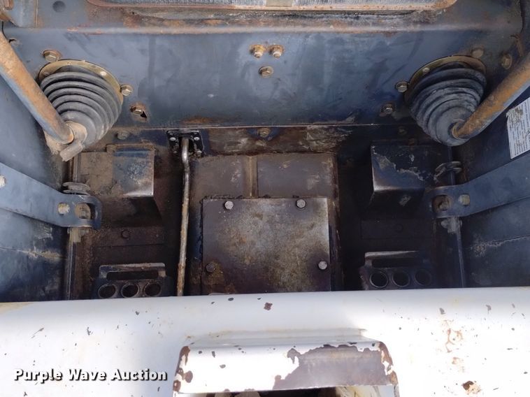 image for item DN6464 1994 Bobcat 853  skid steer loader