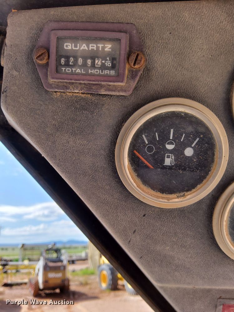 image for item DN6465 1994 Bobcat 853  skid steer loader