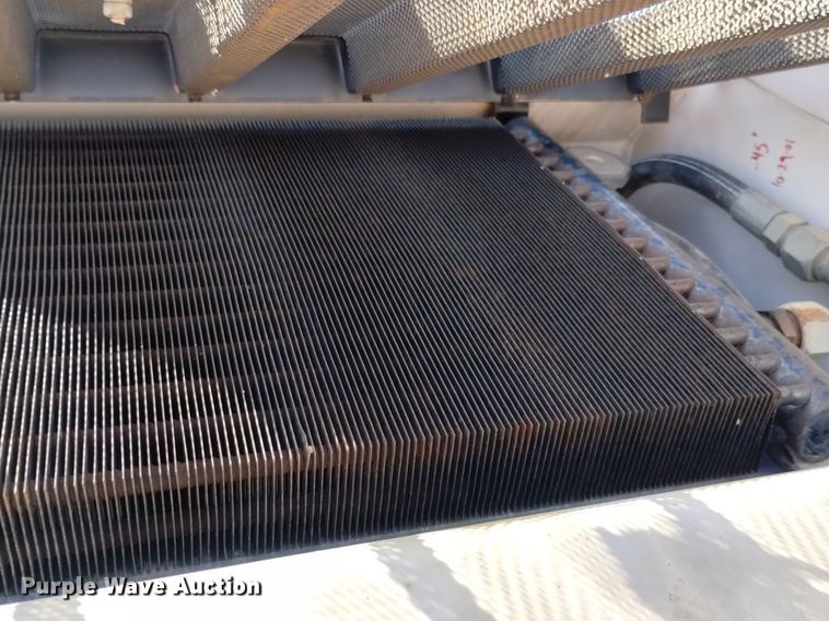 image for item DN6465 1994 Bobcat 853  skid steer loader