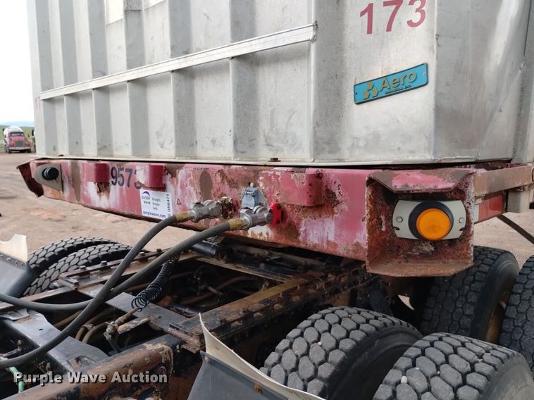 image for item DN6471 1995 Great Dane  flatbed trailer