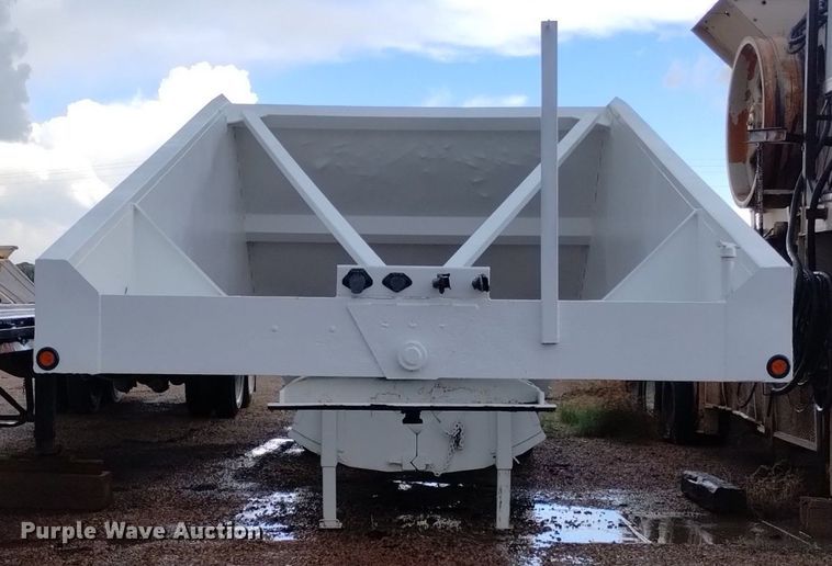 image for item DN6472 2000 Dakota  bottom dump trailer