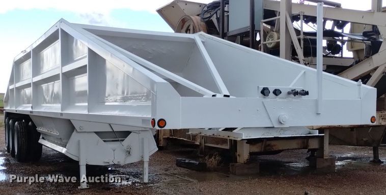 image for item DN6472 2000 Dakota  bottom dump trailer