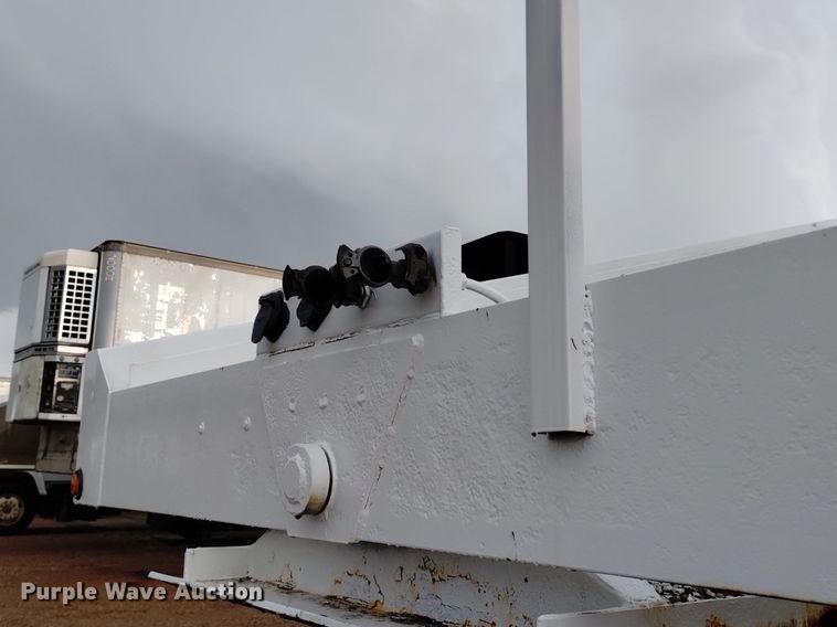 image for item DN6472 2000 Dakota  bottom dump trailer