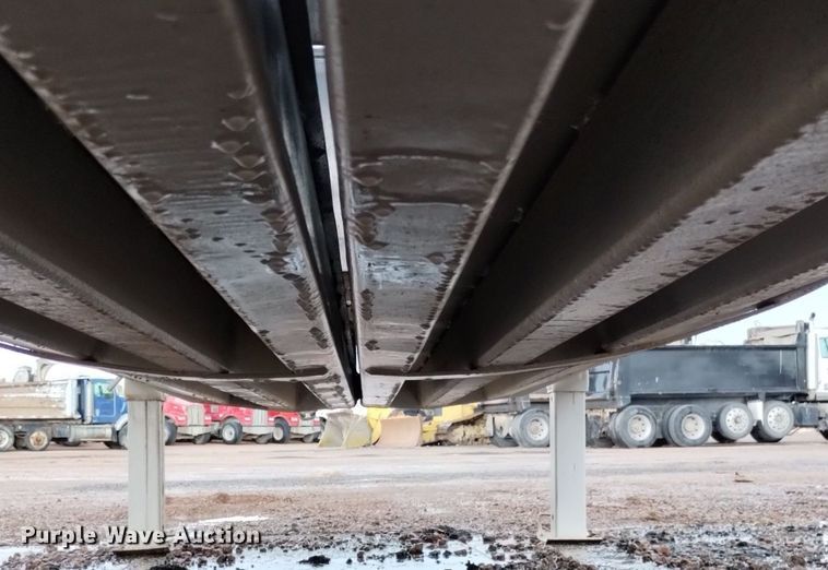 image for item DN6472 2000 Dakota  bottom dump trailer