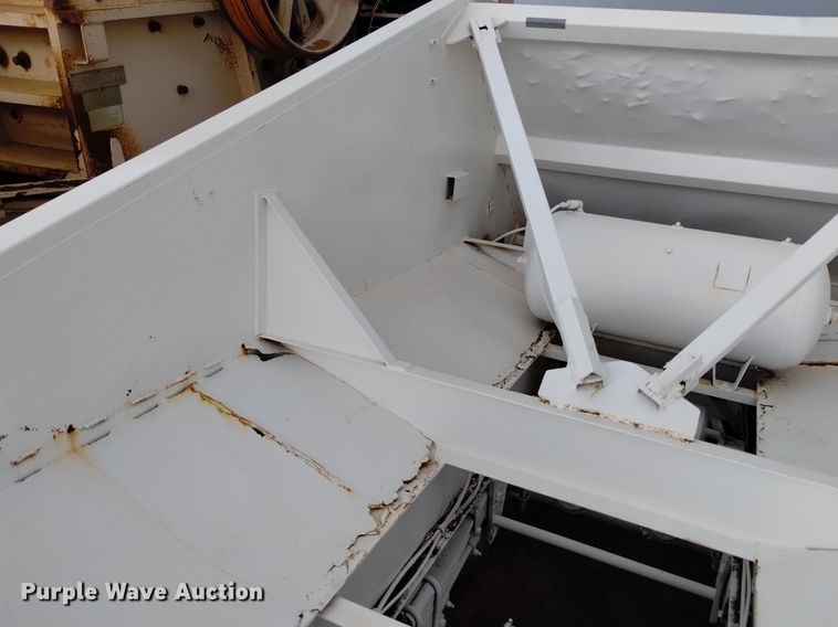 image for item DN6472 2000 Dakota  bottom dump trailer