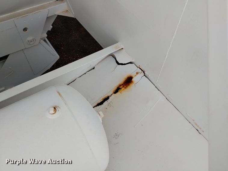 image for item DN6472 2000 Dakota  bottom dump trailer