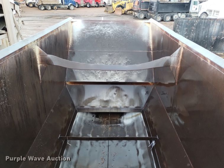 image for item DN6472 2000 Dakota  bottom dump trailer