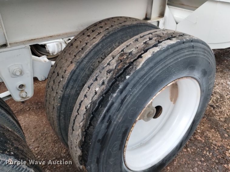 image for item DN6472 2000 Dakota  bottom dump trailer