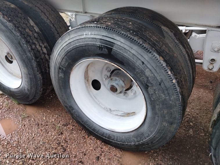 image for item DN6472 2000 Dakota  bottom dump trailer