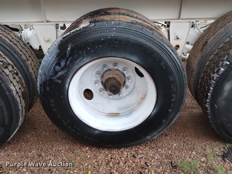 image for item DN6472 2000 Dakota  bottom dump trailer