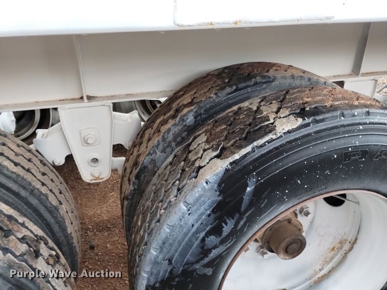 image for item DN6472 2000 Dakota  bottom dump trailer