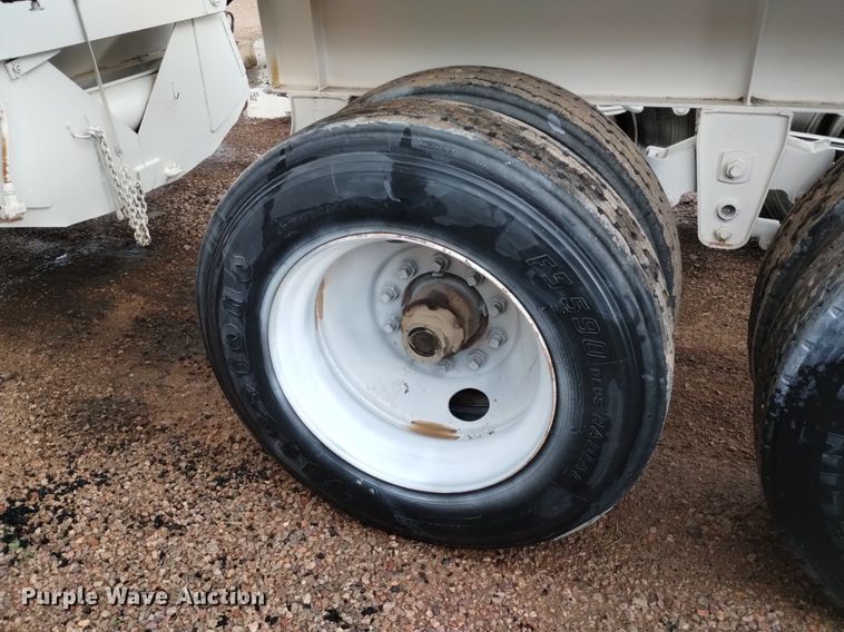 image for item DN6472 2000 Dakota  bottom dump trailer