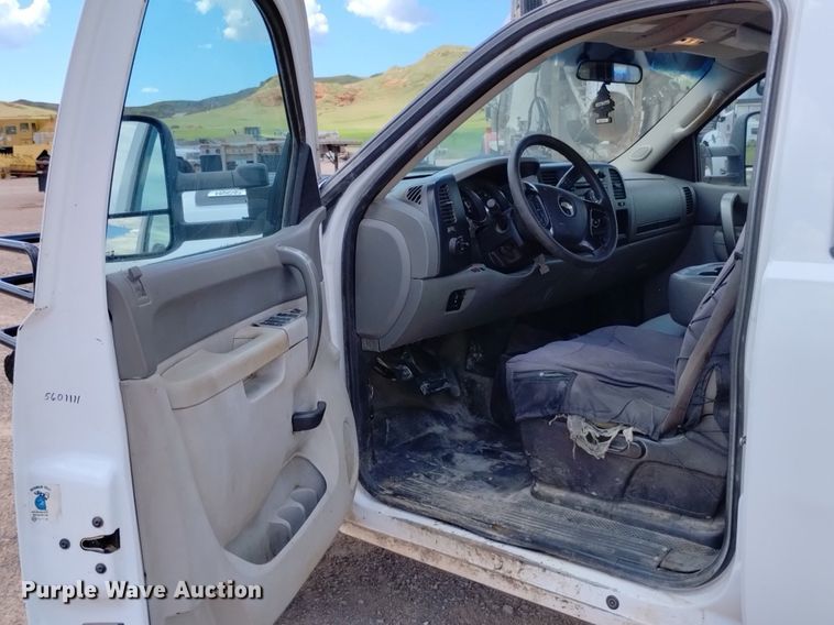 image for item DN6483 2011 Chevrolet Silverado 2500HD  Crew Cab pickup truck