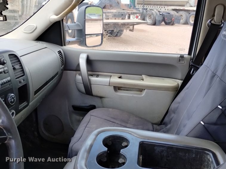 image for item DN6483 2011 Chevrolet Silverado 2500HD  Crew Cab pickup truck