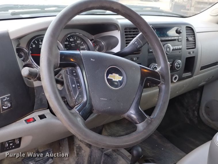 image for item DN6483 2011 Chevrolet Silverado 2500HD  Crew Cab pickup truck