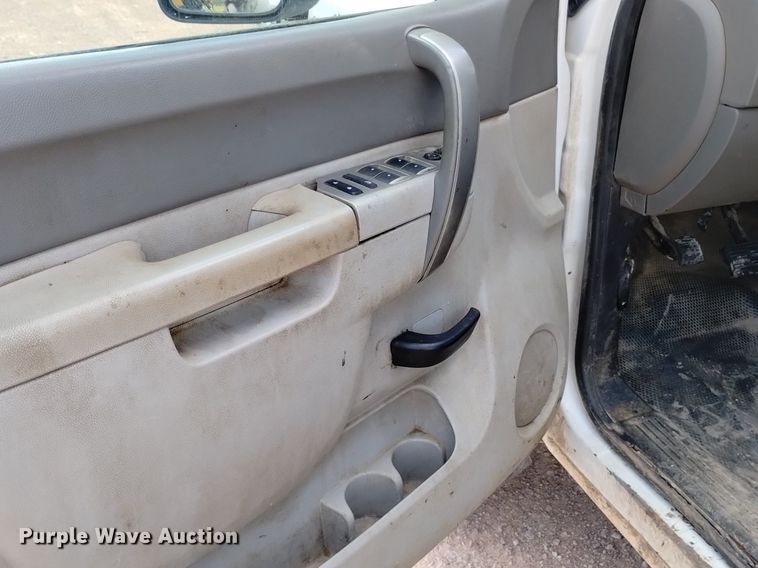 image for item DN6483 2011 Chevrolet Silverado 2500HD  Crew Cab pickup truck