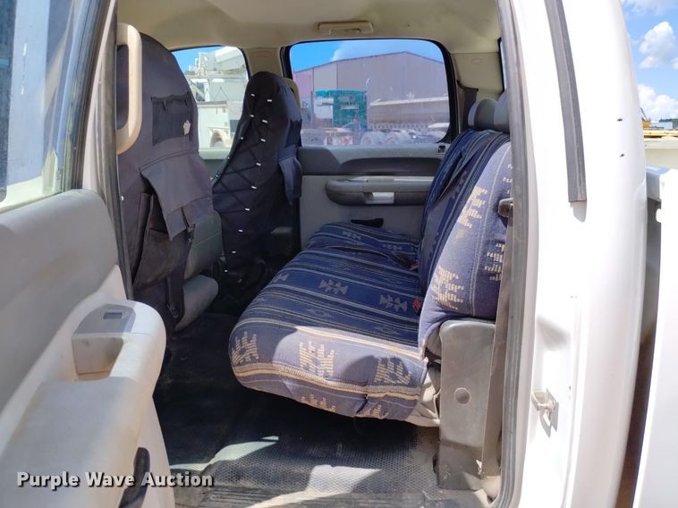 image for item DN6483 2011 Chevrolet Silverado 2500HD  Crew Cab pickup truck