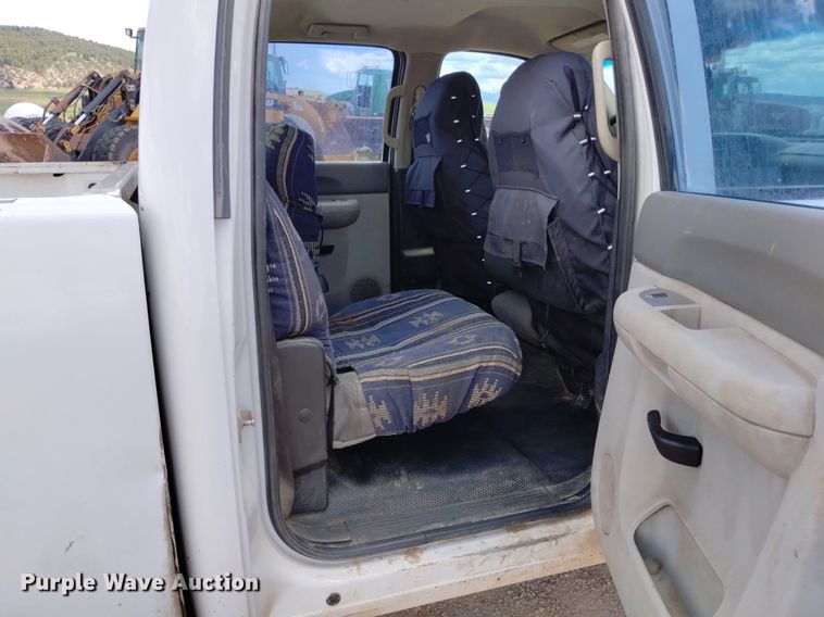 image for item DN6483 2011 Chevrolet Silverado 2500HD  Crew Cab pickup truck