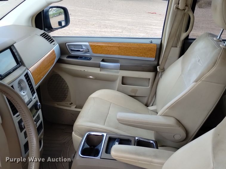 image for item DN6484 2009 Chrysler Town & Country Limited  van