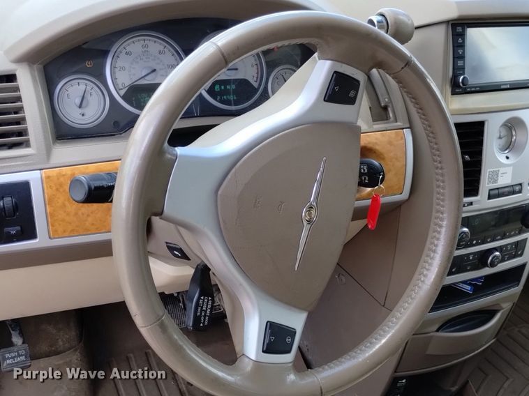 image for item DN6484 2009 Chrysler Town & Country Limited  van