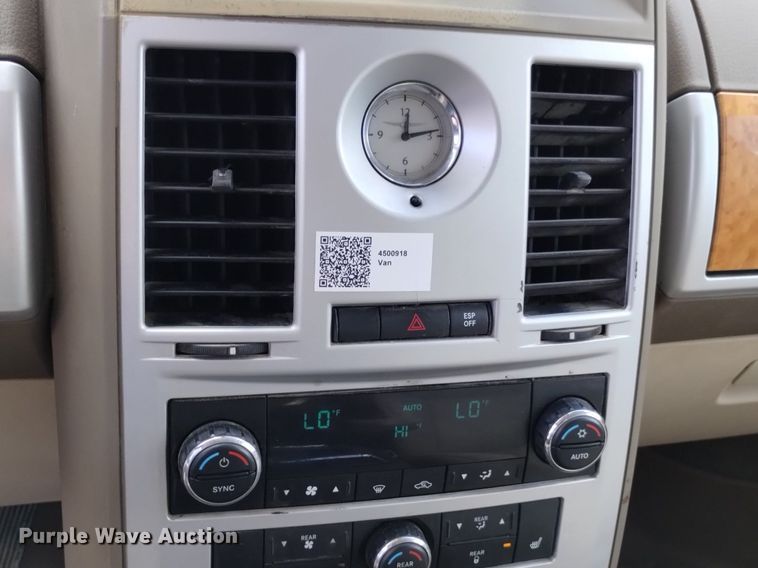 image for item DN6484 2009 Chrysler Town & Country Limited  van