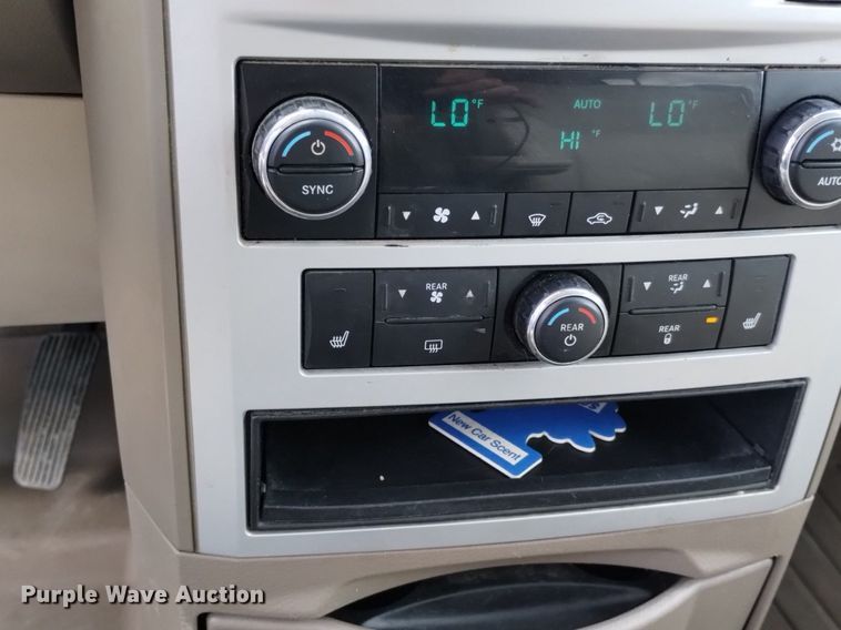 image for item DN6484 2009 Chrysler Town & Country Limited  van