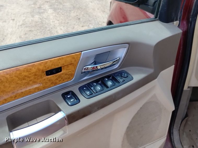 image for item DN6484 2009 Chrysler Town & Country Limited  van