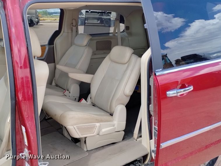 image for item DN6484 2009 Chrysler Town & Country Limited  van