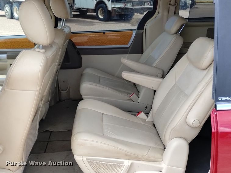 image for item DN6484 2009 Chrysler Town & Country Limited  van