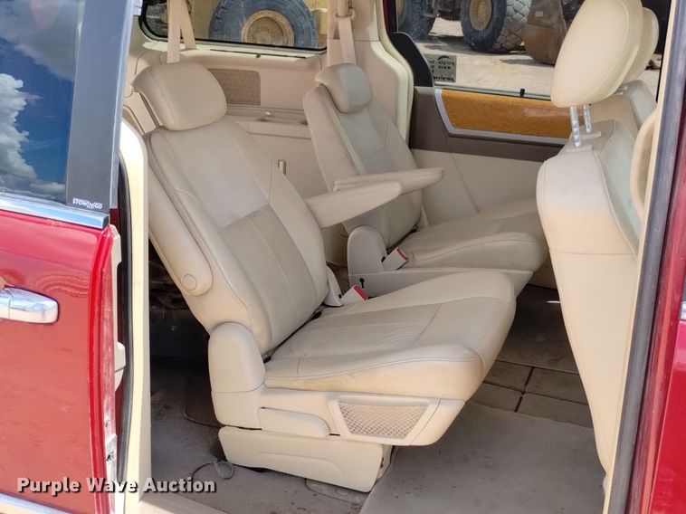 image for item DN6484 2009 Chrysler Town & Country Limited  van