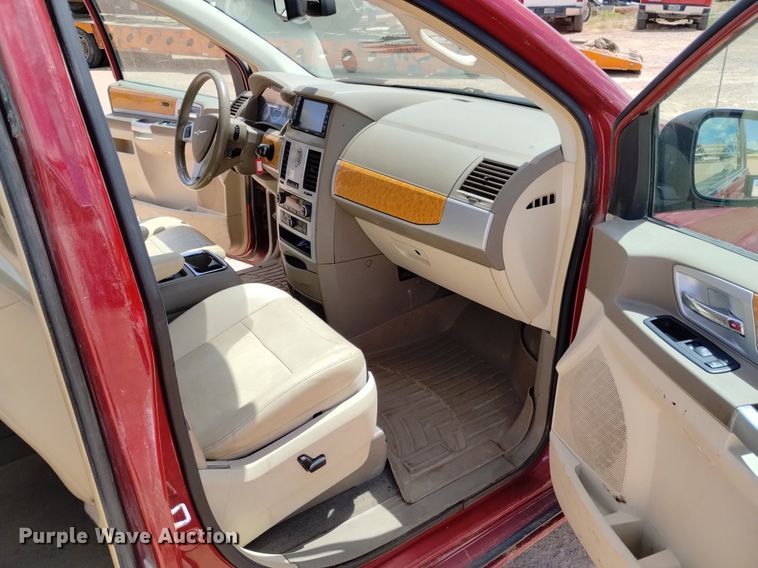 image for item DN6484 2009 Chrysler Town & Country Limited  van