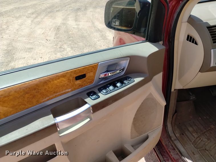 image for item DN6484 2009 Chrysler Town & Country Limited  van