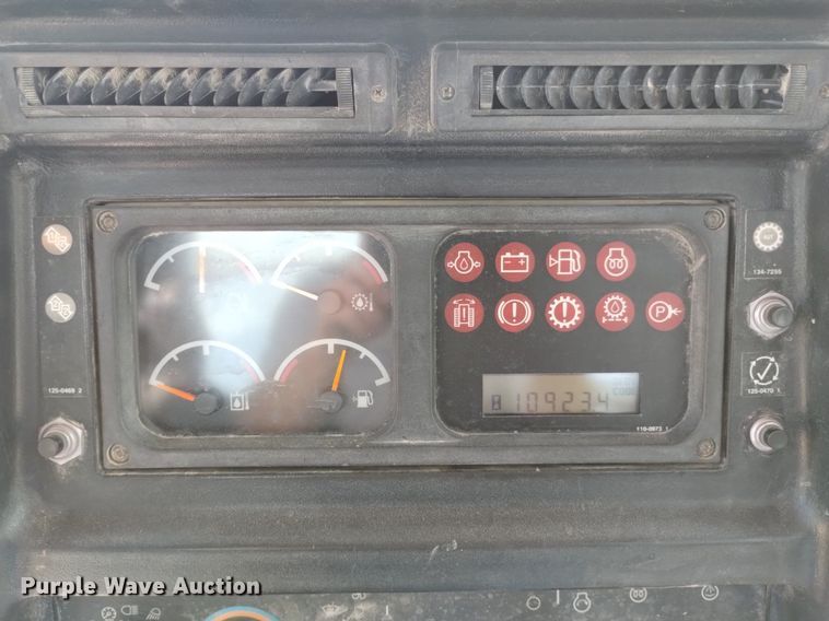 image for item DN6486 1999 Caterpillar D6M LGP  dozer