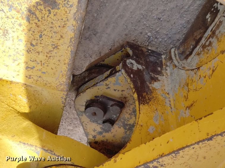 image for item DN6486 1999 Caterpillar D6M LGP  dozer