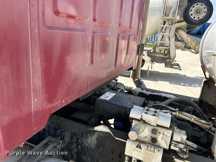 image for item DR4631 2007 Sterling L9511  ready mix truck