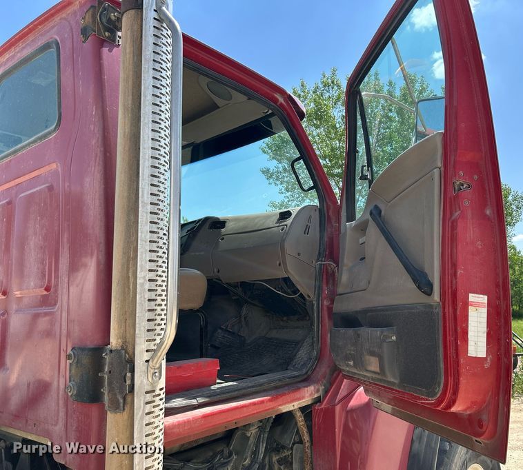 image for item DR4631 2007 Sterling L9511  ready mix truck