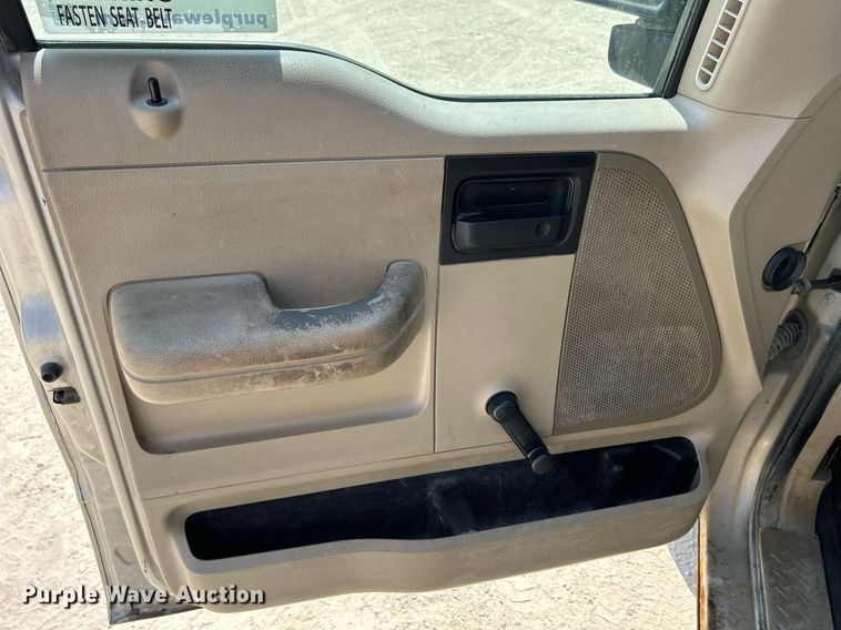 image for item DR4635 2007 Ford F150 XL  pickup truck