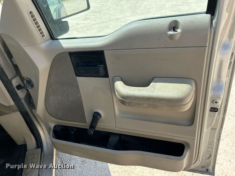 image for item DR4635 2007 Ford F150 XL  pickup truck