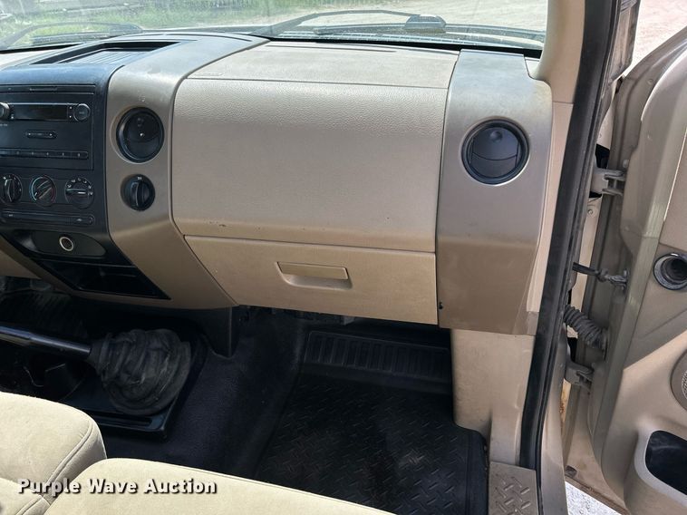 image for item DR4635 2007 Ford F150 XL  pickup truck