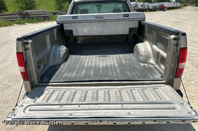 image for item DR4635 2007 Ford F150 XL  pickup truck