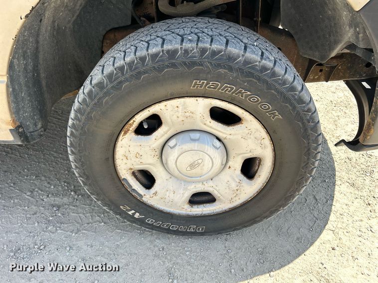 image for item DR4635 2007 Ford F150 XL  pickup truck