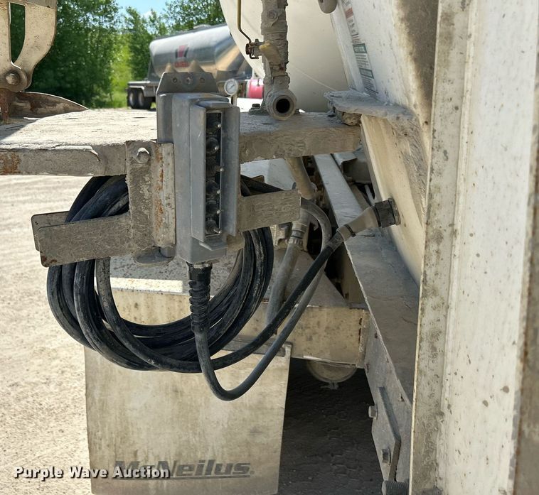 image for item DR4637 2003 Kenworth W900  ready mix truck