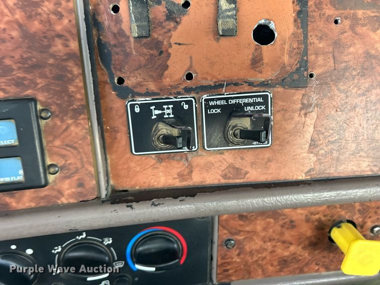 image for item DR4637 2003 Kenworth W900  ready mix truck