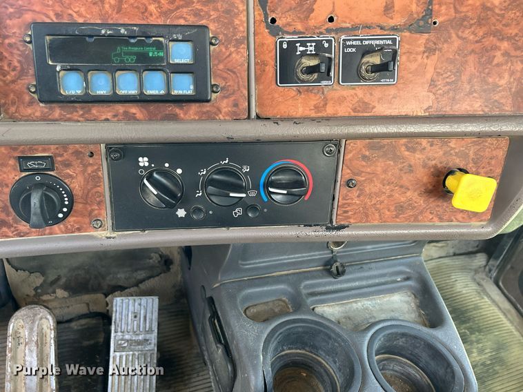 image for item DR4637 2003 Kenworth W900  ready mix truck