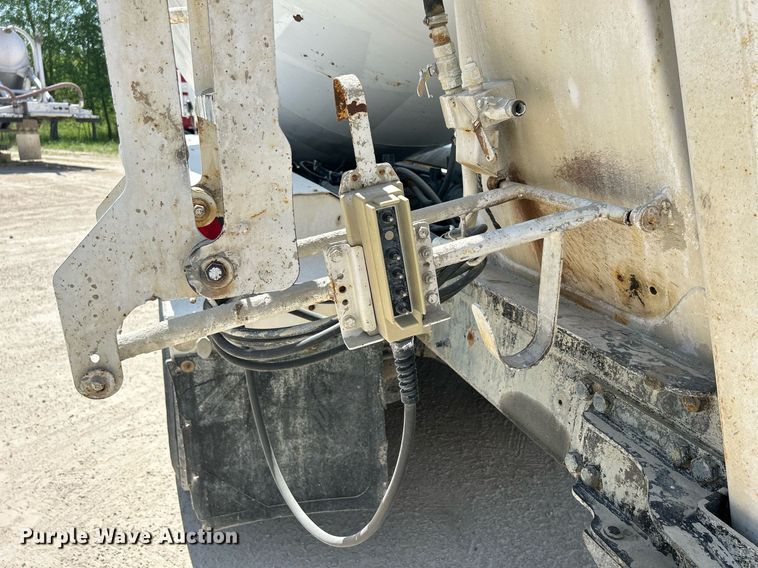 image for item DR4638 2007 Mack CV513 Granite  ready mix truck