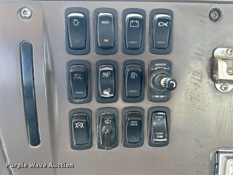 image for item DR4638 2007 Mack CV513 Granite  ready mix truck