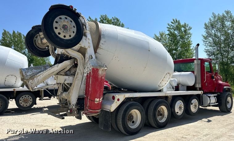 image for item DR4639 2006 International Paystar 5500i  ready mix truck