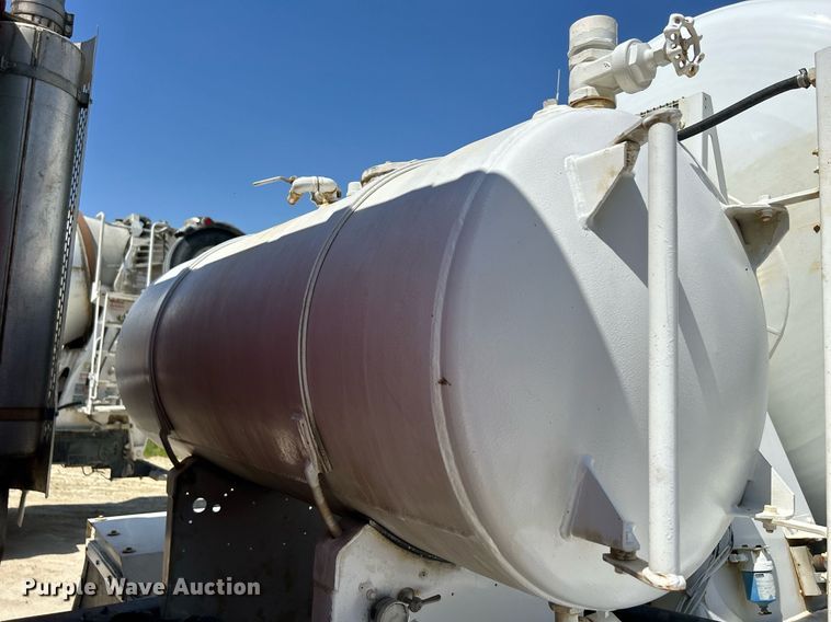 image for item DR4639 2006 International Paystar 5500i  ready mix truck