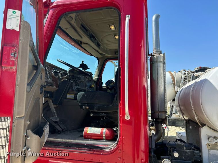 image for item DR4639 2006 International Paystar 5500i  ready mix truck