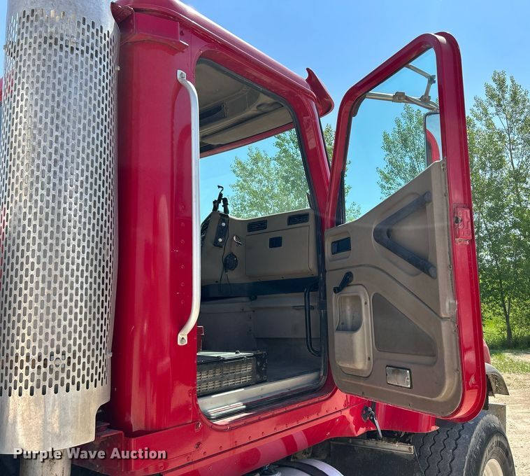 image for item DR4639 2006 International Paystar 5500i  ready mix truck